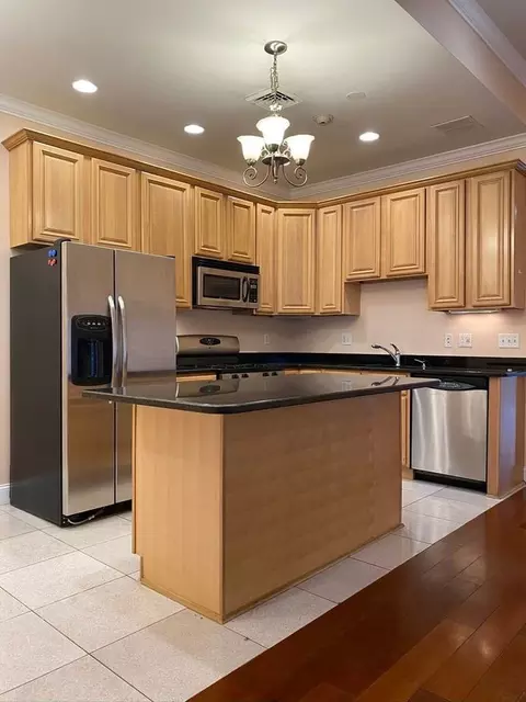 387 Angell St, Providence, RI 02906