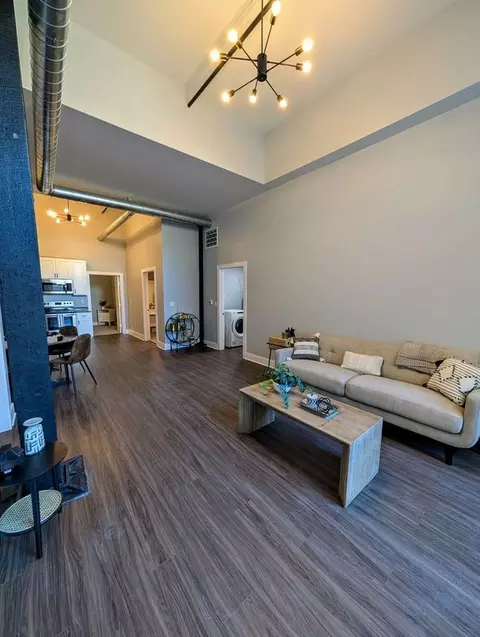 905 Bingham St, Pittsburgh, PA 15203
