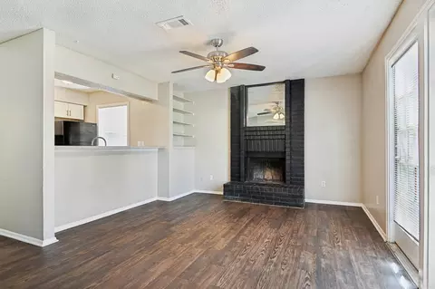 803 N Mesquite St, Arlington, TX 76011