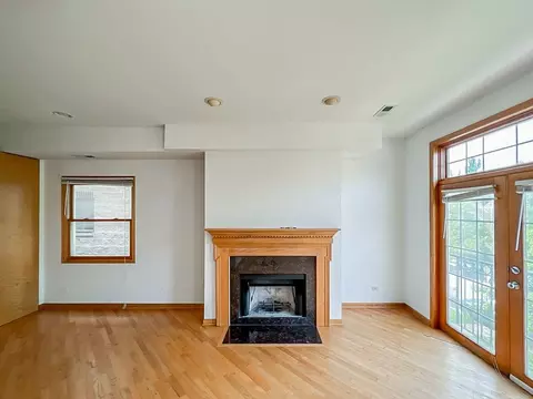 1103 W Cornelia Ave, Chicago, IL 60657