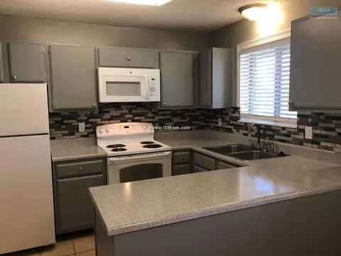 2300 Merchant Dr, Knoxville, TN 37912