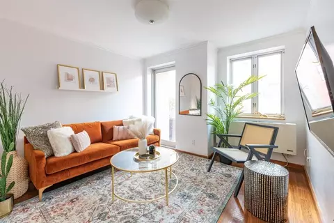 209 W 20th St, New York, NY 10011