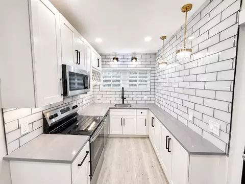 7556 Byron Pl, Clayton, MO 63105