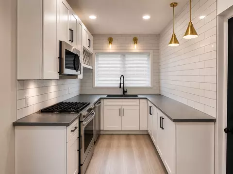7556 Byron Pl, Clayton, MO 63105