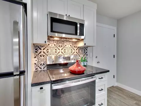 41 Moss Ave, Oakland, CA 94610