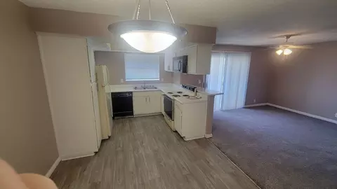 6930 Paradise Rd, Las Vegas, NV 89119