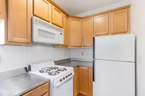 2066 NW Glisan St, Portland, OR 97209