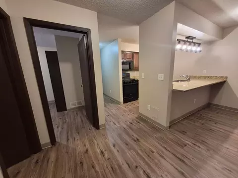 1108 E Mckinley Ave, Des Moines, IA 50315