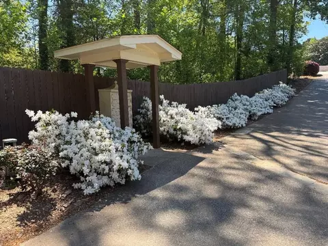 4427 Oakwood Rd, Oakwood, GA 30566