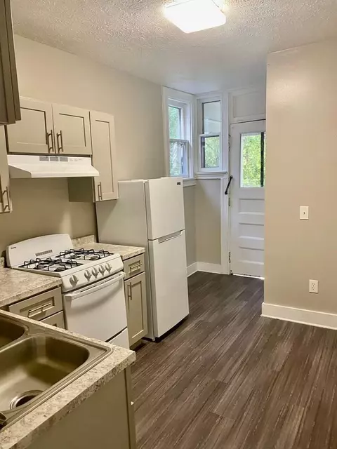 472 Park Ave, Rochester, NY 14607 photo 2