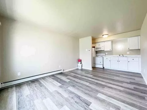 2015 8th St NW, Minot, ND 58703