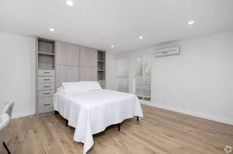 2405 Roscomare Rd, Los Angeles, CA 90077