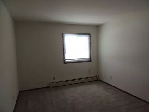 426 N Oak Crest Dr, Wales, WI 53183