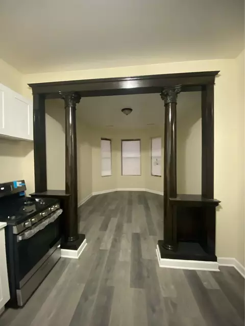 1004 S Oakley Blvd, Chicago, IL 60612