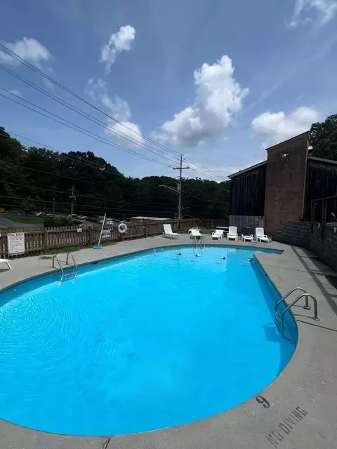 3711 N Roan St, Johnson City, TN 37601