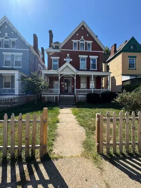 5498 Hays St, Pittsburgh, PA 15206