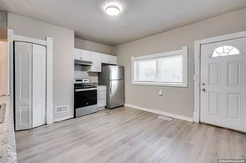 1225 S Chestnut Ave, Green Bay, WI 54304