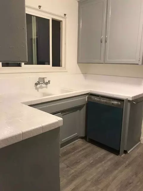 2421 Silver Lake Blvd, Los Angeles, CA 90039