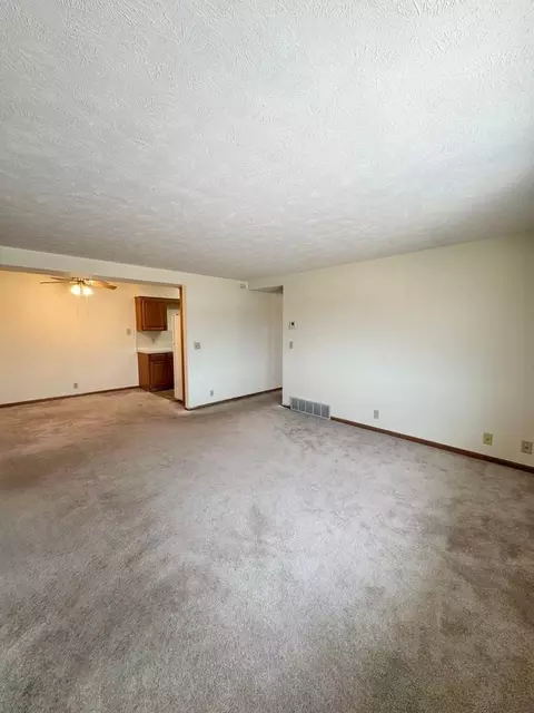 2675 N 93rd St, Omaha, NE 68134