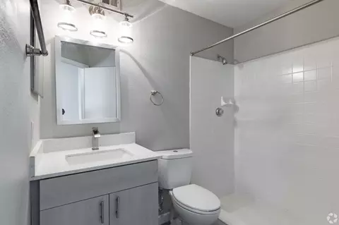 3024 N Powers Dr, Orlando, FL 32818