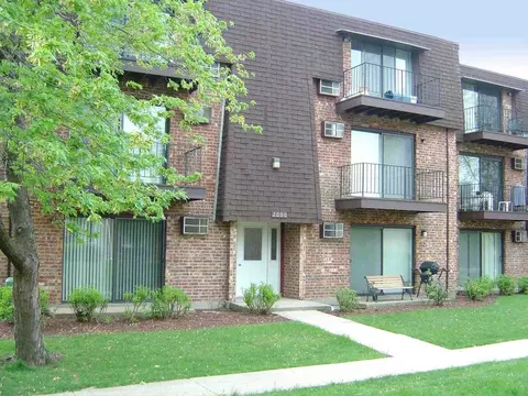 7612 Woodward Ave, Woodridge, IL 60517