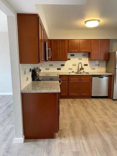 3221 N 36th St, Phoenix, AZ 85018