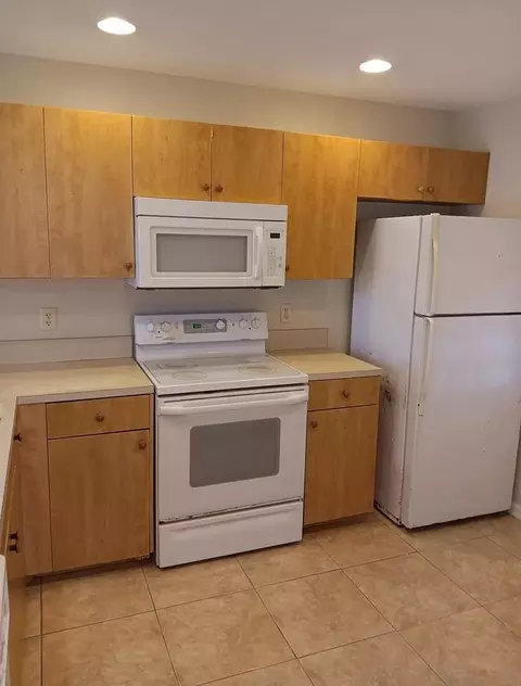 1328 SE 8th Ave, Cape Coral, FL 33990