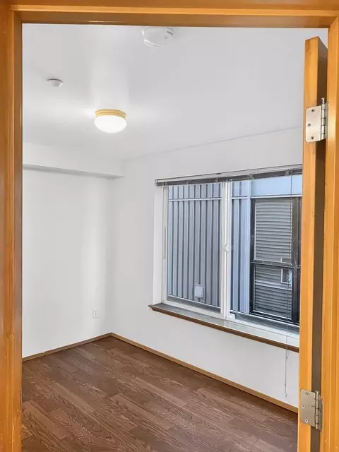 4245 8th Ave NE, Seattle, WA 98105