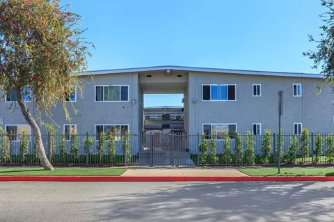 9910 Village Dr, Inglewood, CA 90305