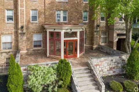 2809 W Queen Ln, Philadelphia, PA 19129