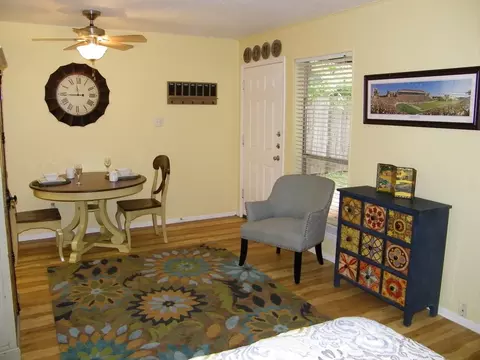 910 W 26th St, Austin, TX 78705
