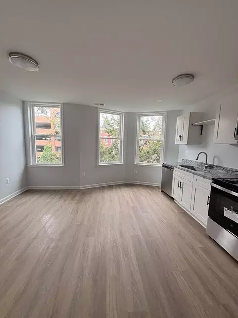 2633 N Charles St, Baltimore, MD 21218