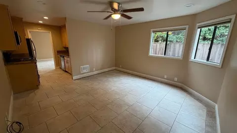 1075 N Vulcan Ave, Encinitas, CA 92024
