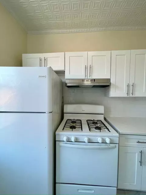 105 Ridge Rd, Douglaston, NY 11363