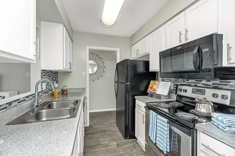 623 Barringer Ln, Webster, TX 77598 photo 5