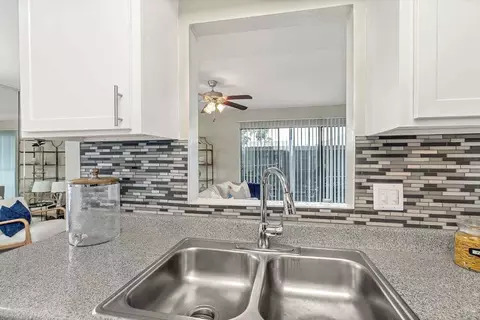 623 Barringer Ln, Webster, TX 77598 photo 6