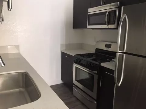 2204 S Beverly Glen Blvd, Los Angeles, CA 90064