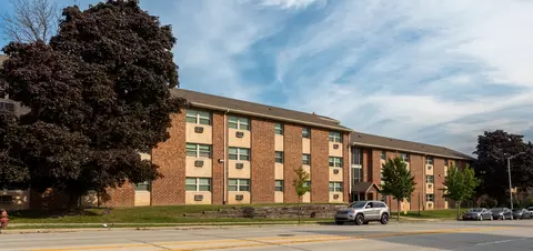 1444 S 70th St, West Allis, WI 53214