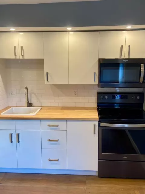 566 Smith St, Providence, RI 02908