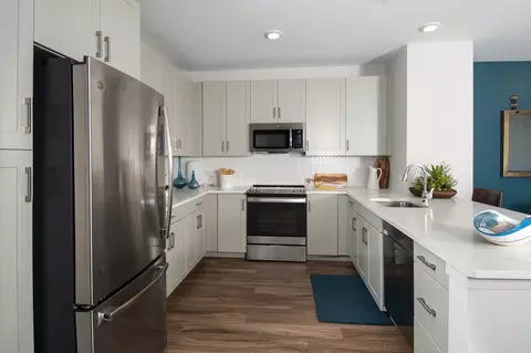 21 Executive Dr, Stoneham, MA 02180 photo 3