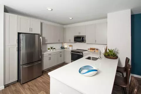 21 Executive Dr, Stoneham, MA 02180 photo 2
