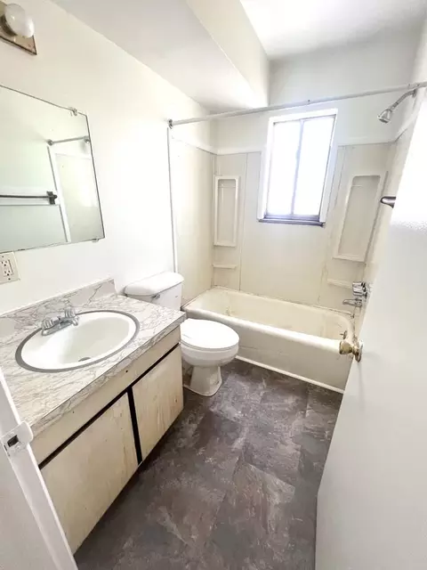 910 E Jolly Rd, Lansing, MI 48910 photo 5
