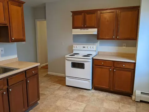 81 Minerva St, Derby, CT 06418