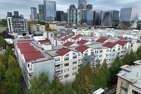 136 102nd Ave SE, Bellevue, WA 98004 photo 2