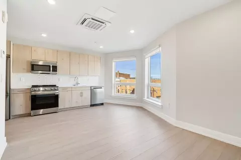 922 N Broad St, Philadelphia, PA 19130