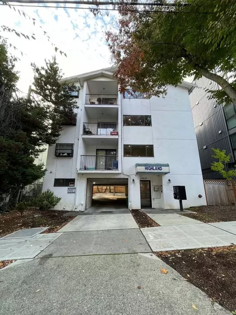 4237 8th Ave NE, Seattle, WA 98105