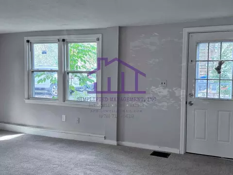 3 Main St, Pepperell, MA 01463