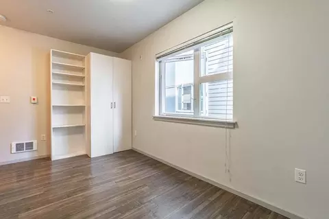 422 11th Ave E, Seattle, WA 98102