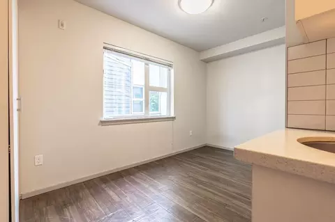 422 11th Ave E, Seattle, WA 98102