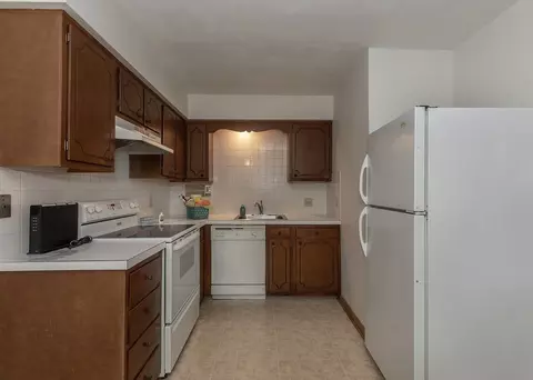 1016 Lincoln Rd, Bettendorf, IA 52722
